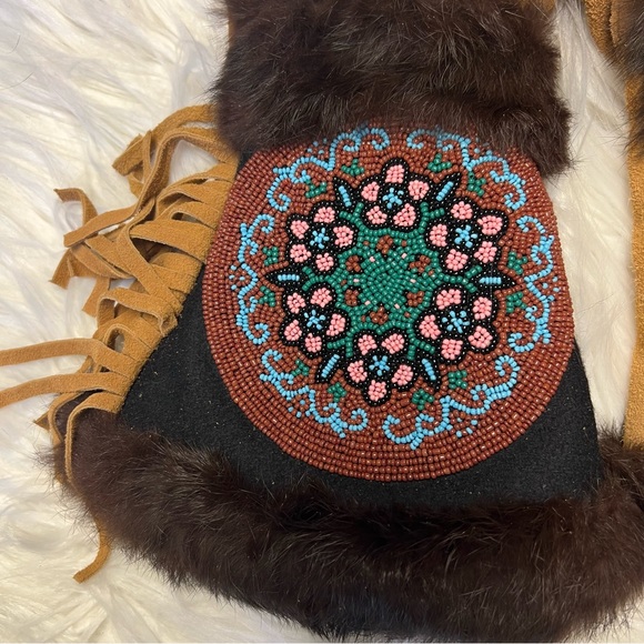 Astis Eccles gauntlet beaded mittens - Picture 5 of 7